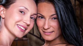 Lexi Dona o alină pe prietena ei, Nataly Vont