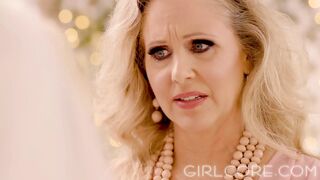 Mama vitregă Julia Ann ar vrea să-şi mărturisească sentimentele înainte de nunta fiicei sale