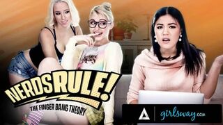 Nu-ţi face griji, e doar un experiment lesbian fierbinte